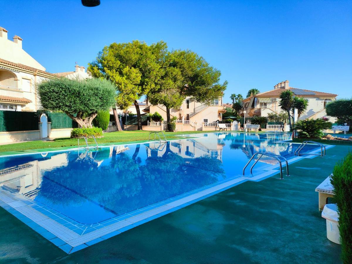 Casa De Buenos Dias Leilighet Torrevieja Eksteriør bilde